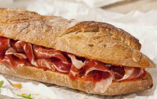 Bocadillo de jamón.